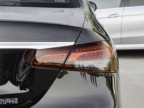 2023�� �Ŀ� E 300 L �˶�������