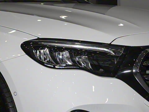 2025�� �Ŀ� E 300 L ������