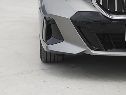 2025�� 530Li xDrive M�˶���װ