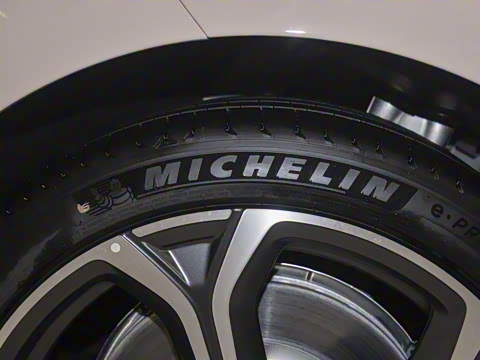 2025�� 75kWh Touring