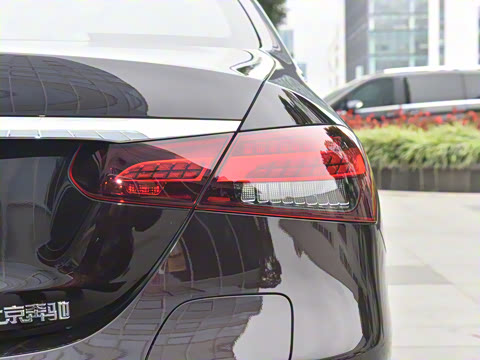 2022�� E 350 e L ���ʽ��϶����˶��γ�