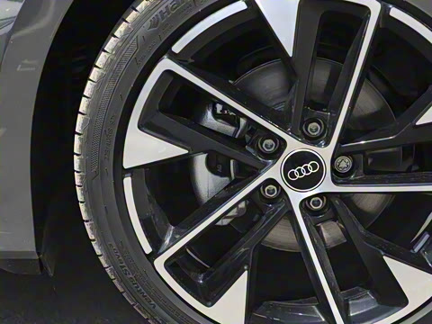 2023�� �Ŀ� Sportback 35 TFSI ʱ���˶���