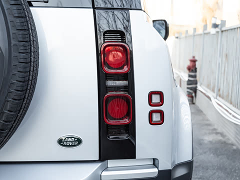 2022�� 90 2.0T P300 SE