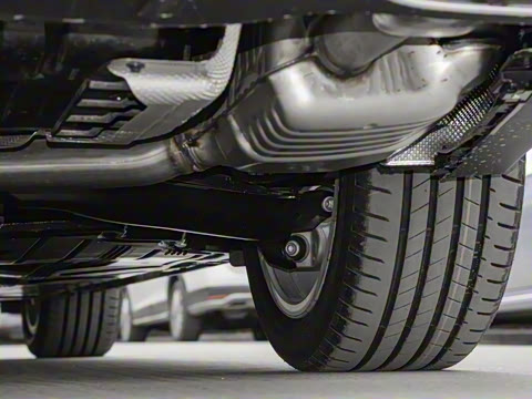 2023�� �Ŀ� E 300 L �˶�������