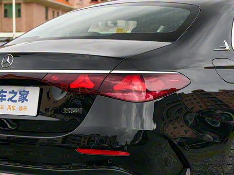 2025�� �Ŀ� E 300 L ����˶���