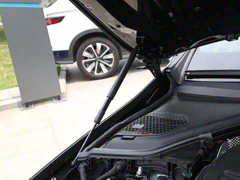 2025�� �Ŀ� E 300 �������˶���