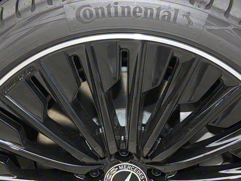 2025�� �Ŀ� E 300 �������˶���