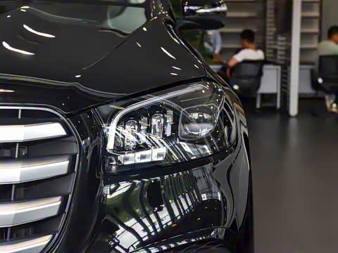 2025�� GLS 450 4MATIC ������