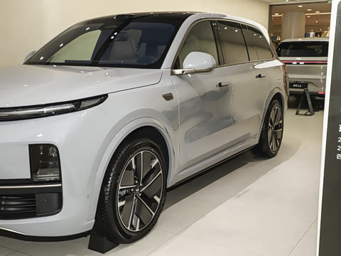 2025�� Ultra ���ܻ��°�