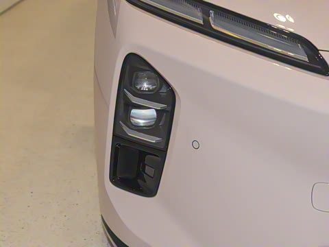 2025�� 75kWh Touring