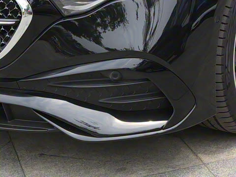 2025�� �Ŀ� E 300 �������˶���