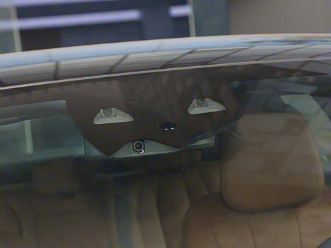 2025�� �Ŀ� E 300 �������˶���