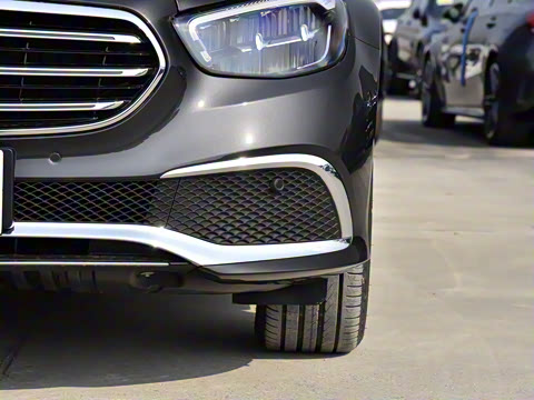 2022�� E 350 e L ���ʽ��϶����γ�