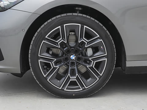 2025�� 530Li xDrive M�˶���װ