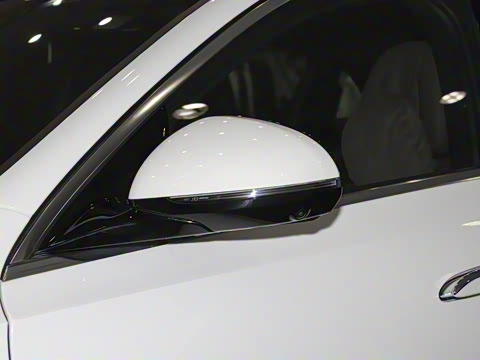 2025�� �Ŀ� E 300 L ������