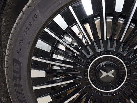 2025�� 702���������� Max