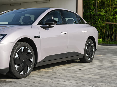 2025�� 600 �������� Max