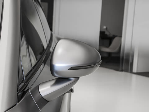 2025�� 703km Ultra�˶���