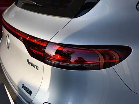 2020�� EQC 400 4MATIC ������ 1886������