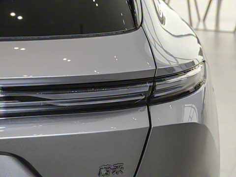 2025�� 75kWh Touring