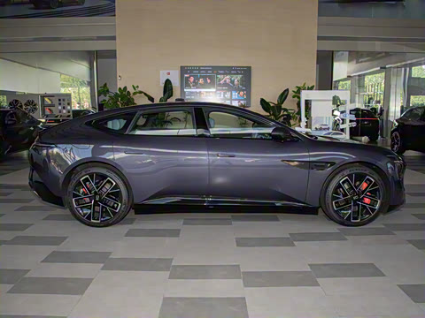 2025�� �Ŀ� Max���̰�