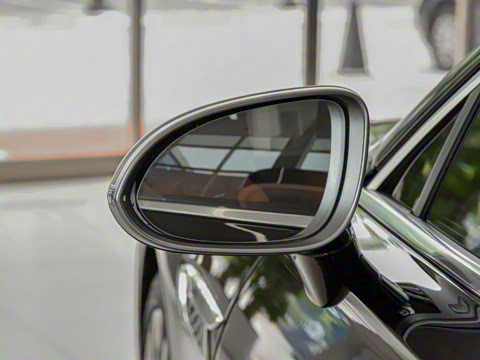 2026�� 4.0T V8 Mulliner