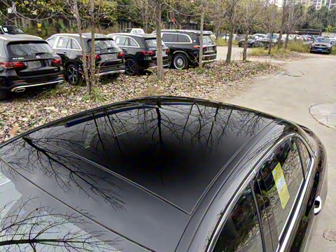 2022�� �Ŀ� E 350 e L ���ʽ��϶����˶��γ�