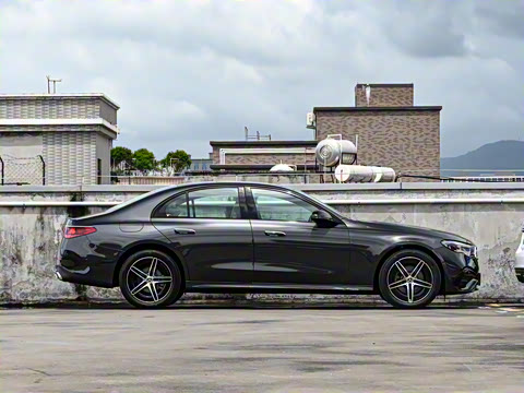 2025�� �Ŀ� E 260 �˶���