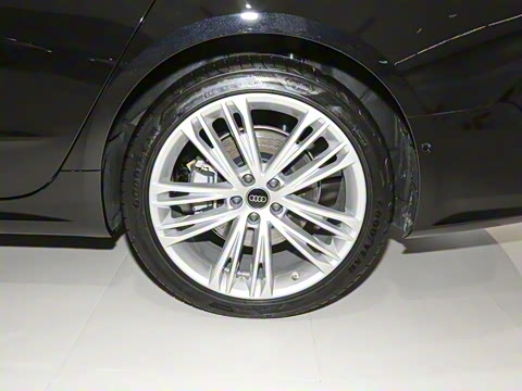 2025�� 45 TFSI quattro ������