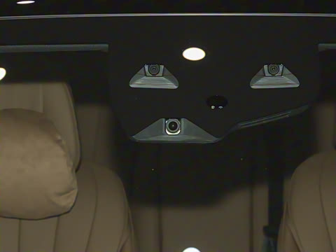 2025�� �Ŀ� E 300 L ������