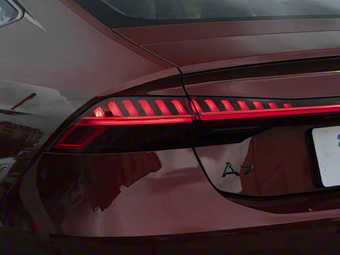 2025�� 55 TFSI quattro ������