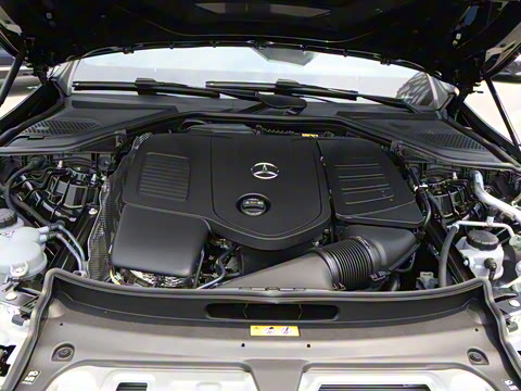 2025�� �Ŀ� E 300 �������˶���