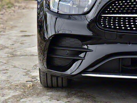 2022�� �Ŀ� E 350 e L ���ʽ��϶����˶��γ�