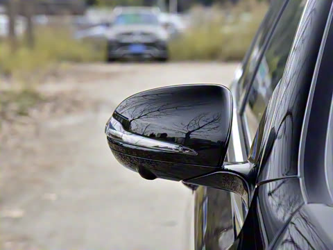 2022�� �Ŀ� E 350 e L ���ʽ��϶����˶��γ�