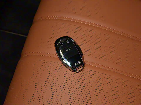 2026�� 4.0T V8 Mulliner