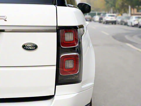 2022�� 3.0 L6 360PS ʢ����