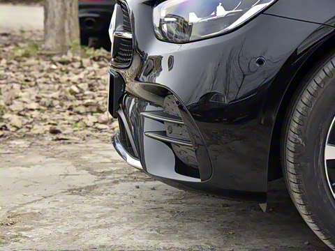 2022�� �Ŀ� E 350 e L ���ʽ��϶����˶��γ�