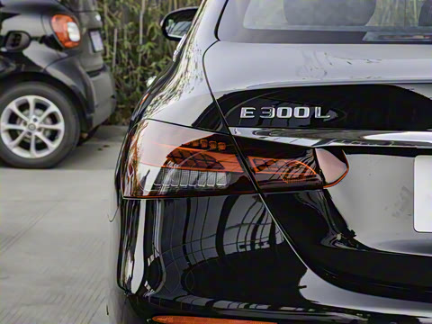 2023�� �Ŀ� E 300 L �˶�������