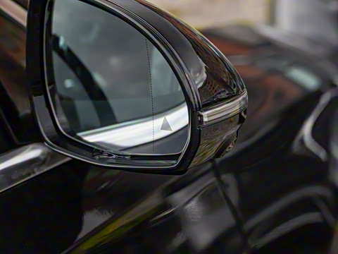 2025�� �Ŀ� E 300 L ����˶���