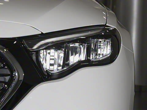 2025�� �Ŀ� E 300 L ������