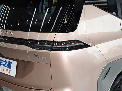 2022�� Plus 70 �Ƽ���