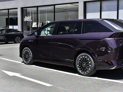 2025�� 740�������� Max