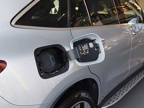 2020�� EQC 400 4MATIC ������ 1886������