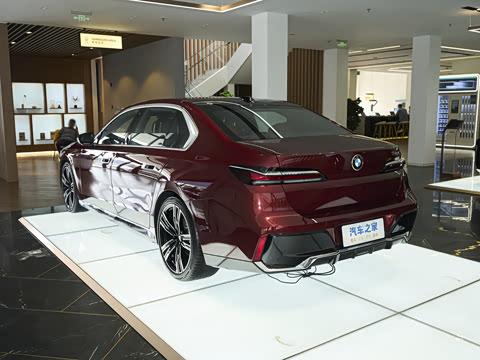 2023�� 740Li ������ M�˶���װ