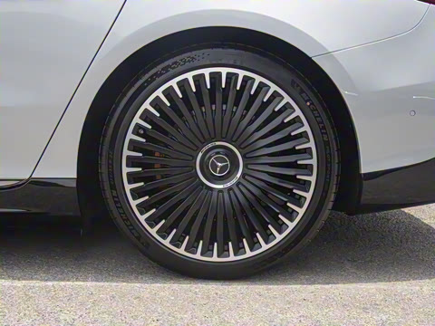 2022�� AMG EQS 53 4MATIC+