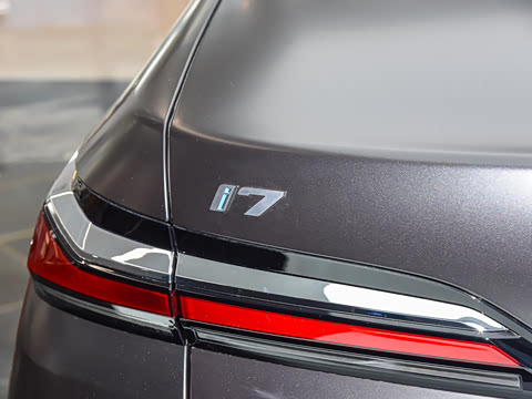 2023�� xDrive60L M�˶���װ