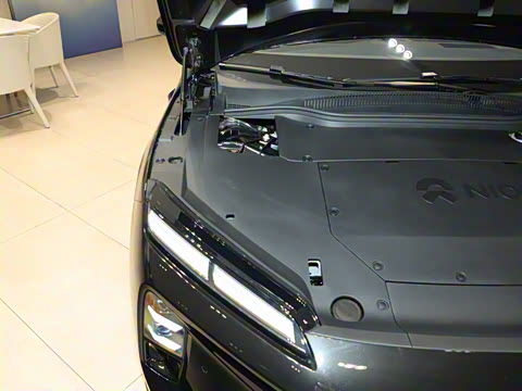 2025�� 75kWh Touring