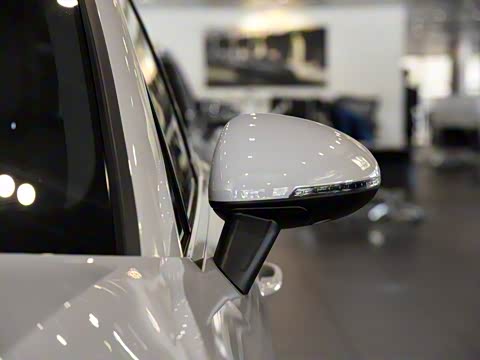 2018�� Macan 2.0T