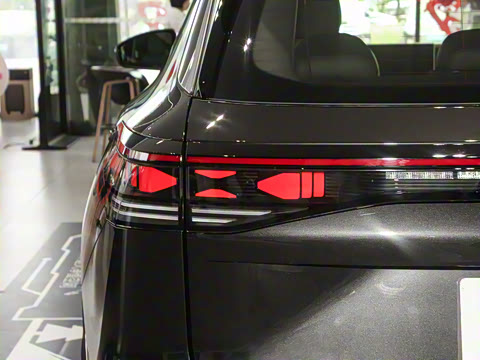 2025�� ̽��L 300TSI ������Ӣ