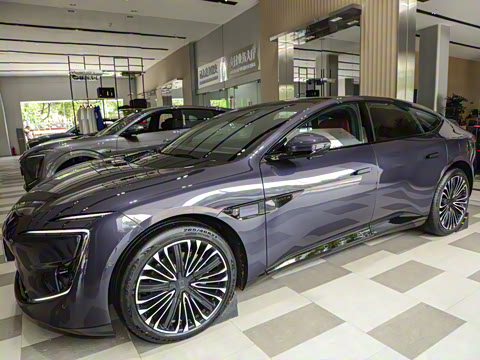 2025�� �Ŀ� Max�����